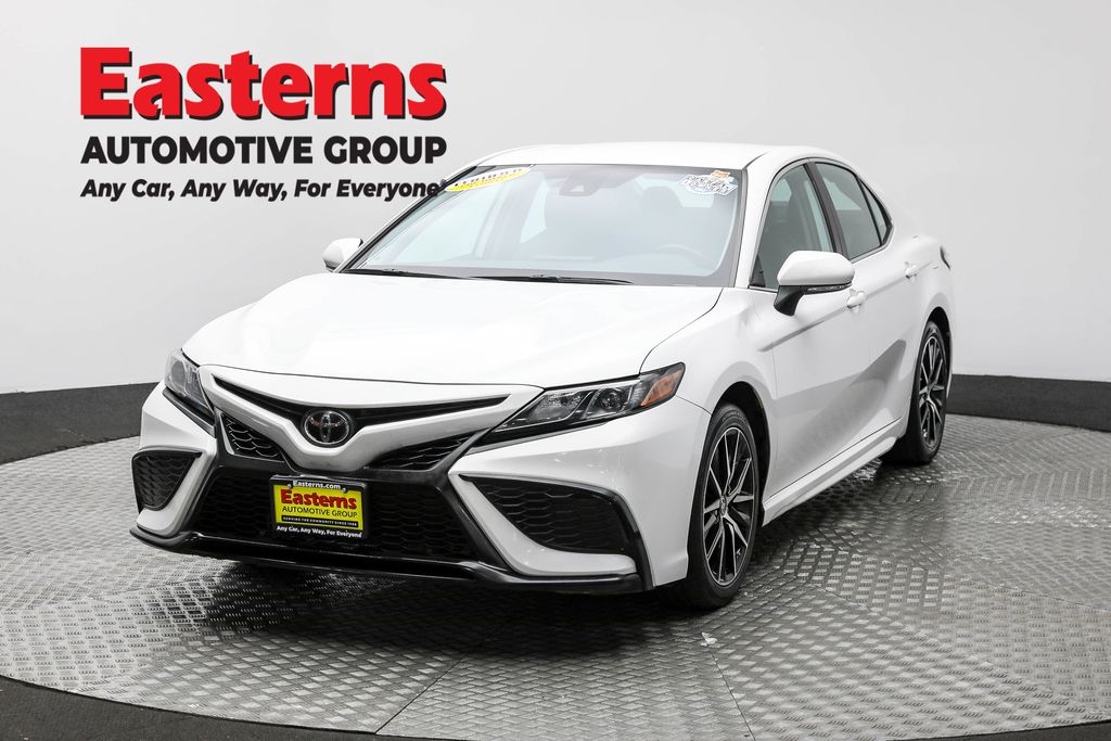 2023 Toyota Camry SE's photo