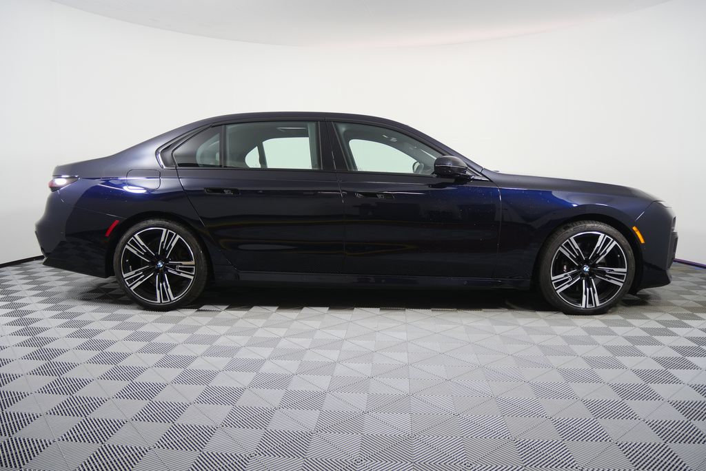 Thumbnail: 2023 BMW 7 Series - 2