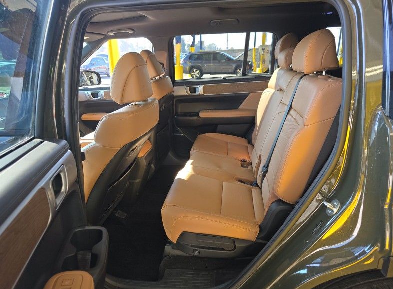 Used 2025 Green Hyundai Limited image 6