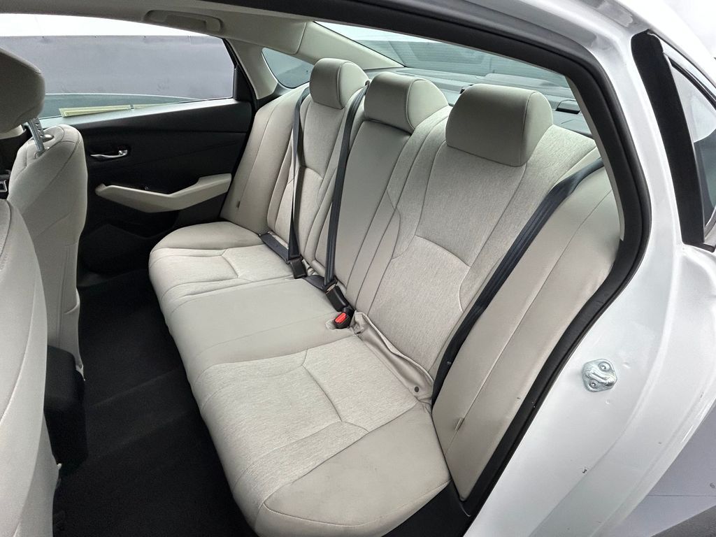 Used 2023 White Honda EX image 41