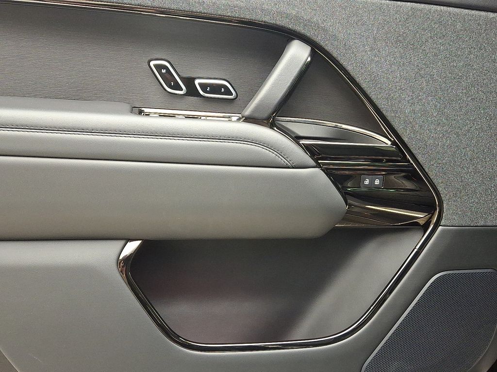 Thumbnail: 2023 Land Rover Range Rover Sport - 13