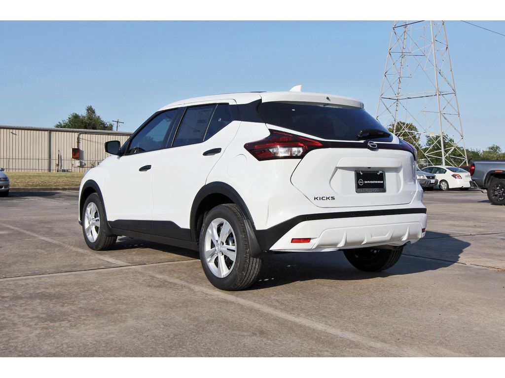 2025 Nissan Kicks Play S - 2