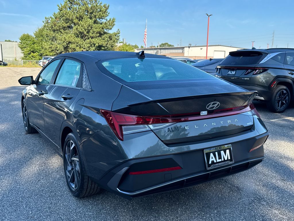 2025 Hyundai Elantra Hybrid SEL Sport photo 3