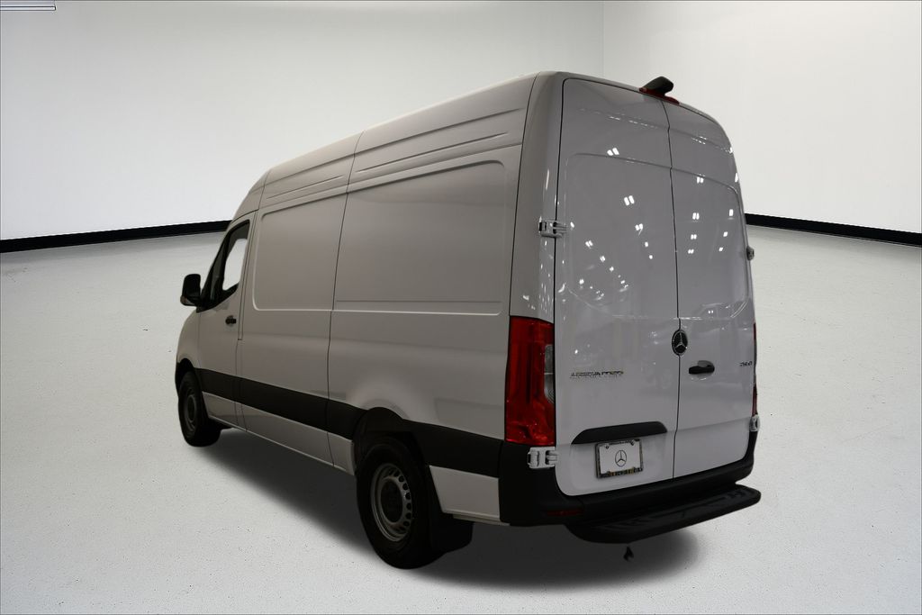 Thumbnail: 2025 Mercedes-Benz Sprinter - 8