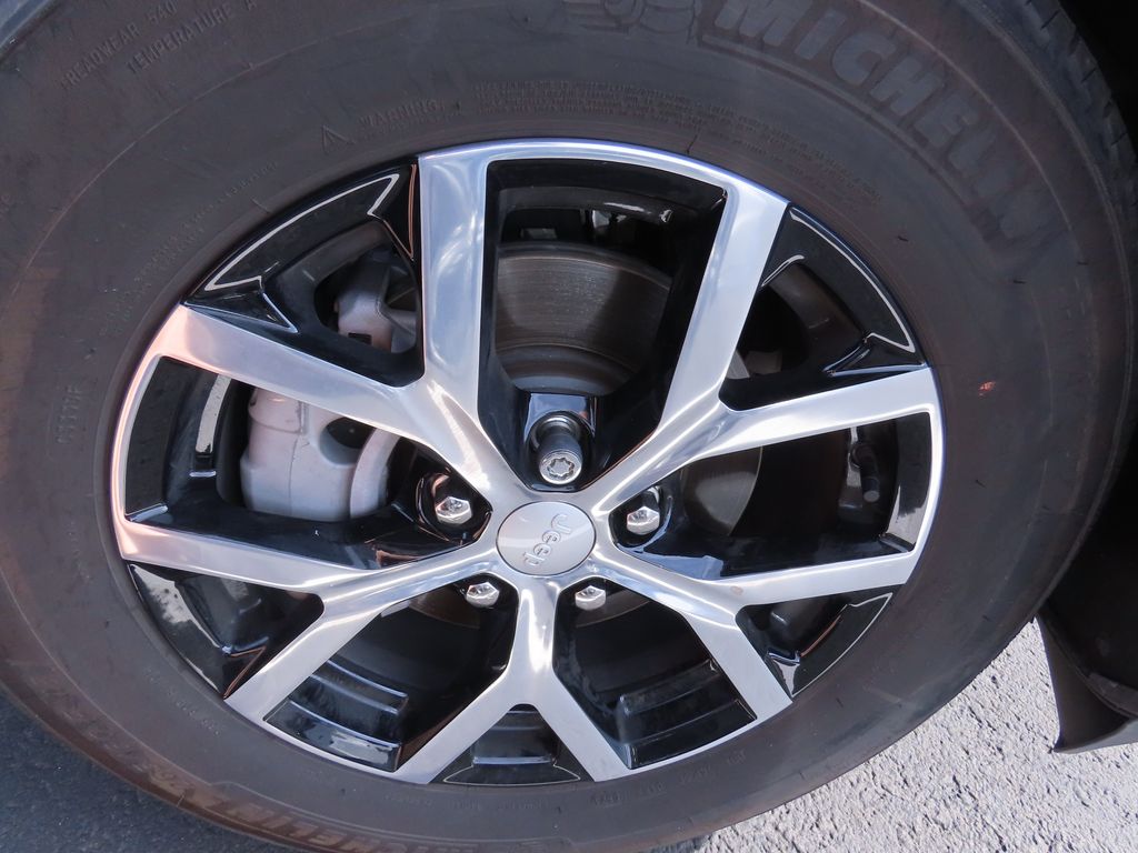 Thumbnail: 2023 Jeep Grand Cherokee - 14