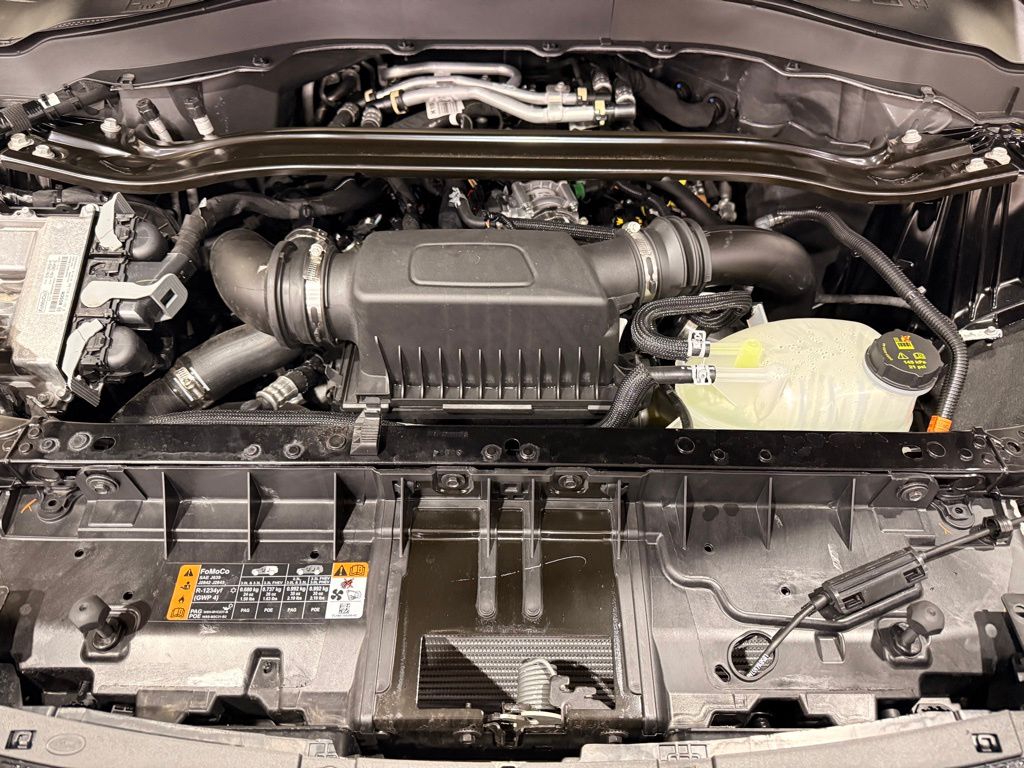 2025 Ford Explorer ST photo 4