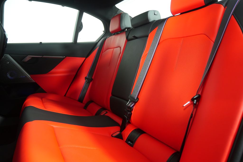 Thumbnail: 2026 BMW M5 - 17