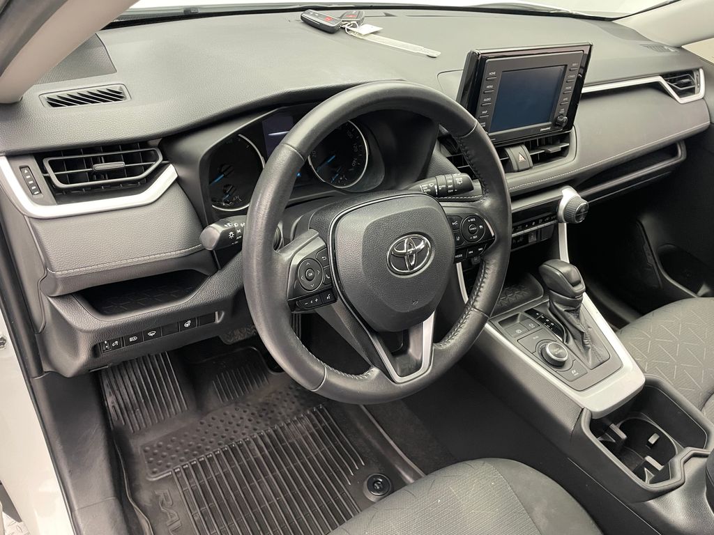 2022 Toyota RAV4 XLE 11