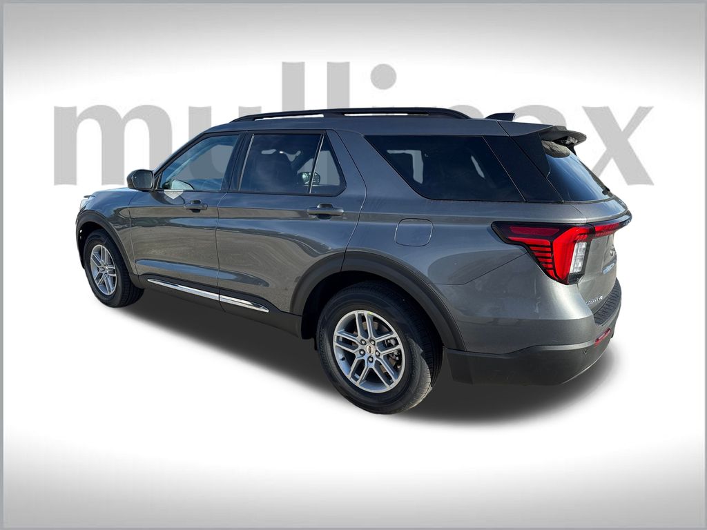 2025 Ford Explorer photo 4
