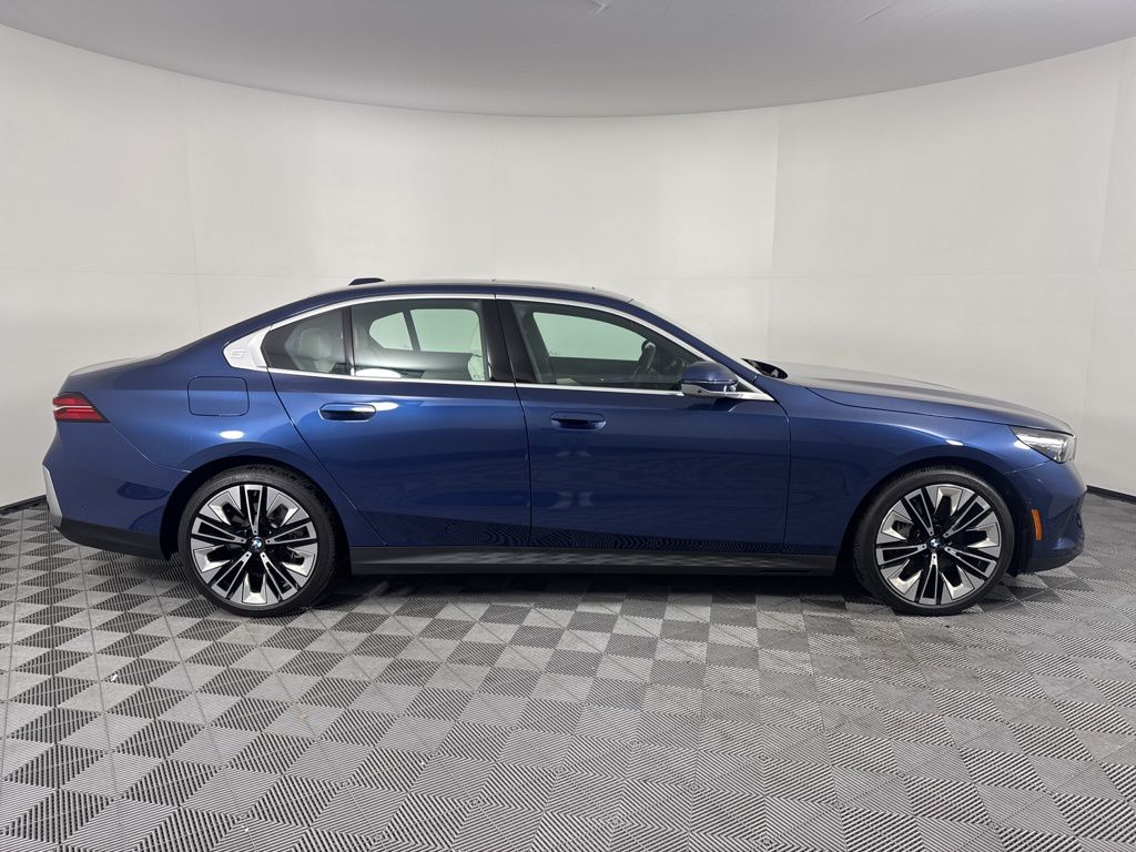 Thumbnail: 2025 BMW 5 Series - 4