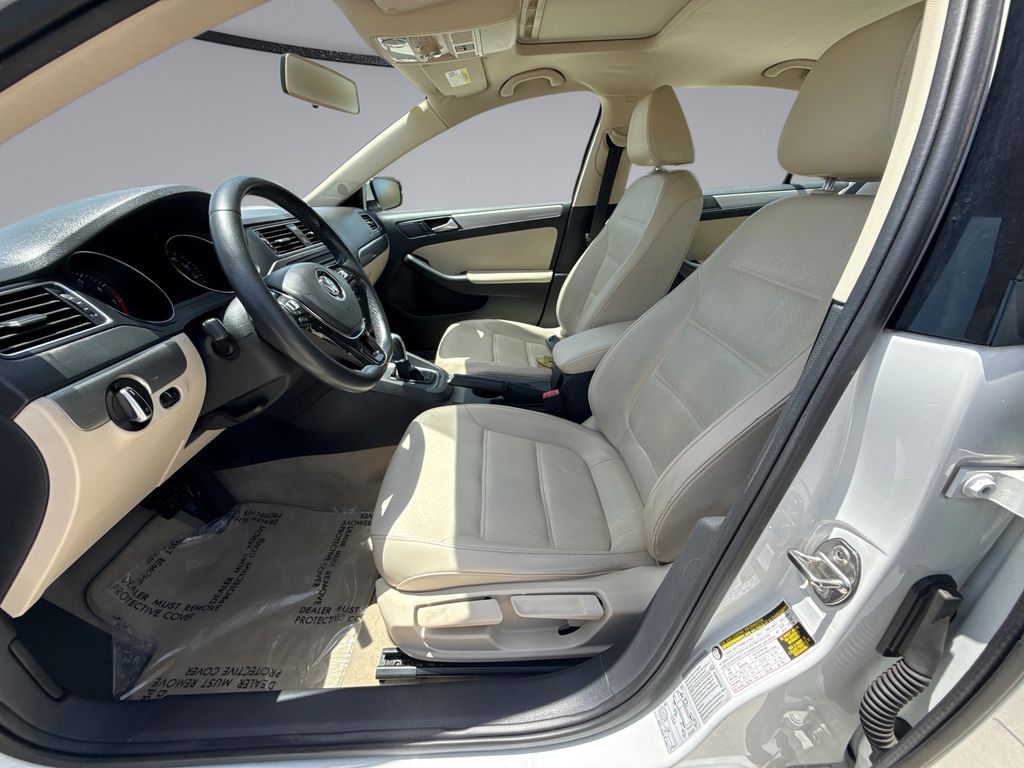 Thumbnail: 2015 Volkswagen Jetta - 30
