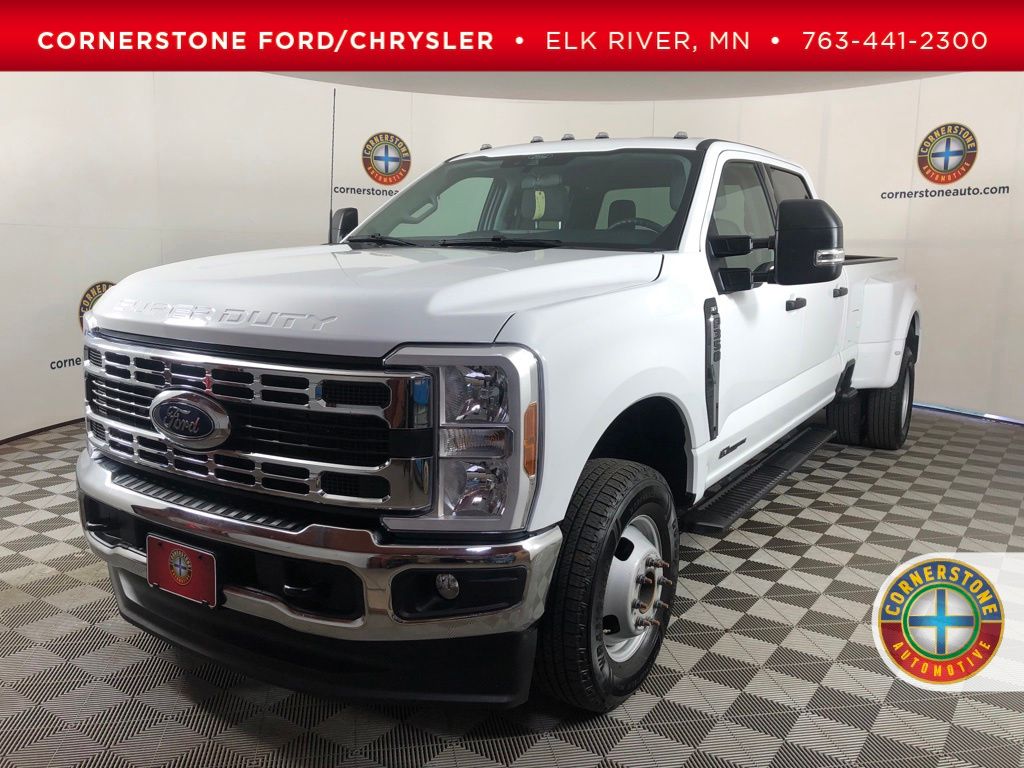 Oxford White 2025 Ford F-350 Super Duty Pickup Truck Four-Wheel Drive Automatic