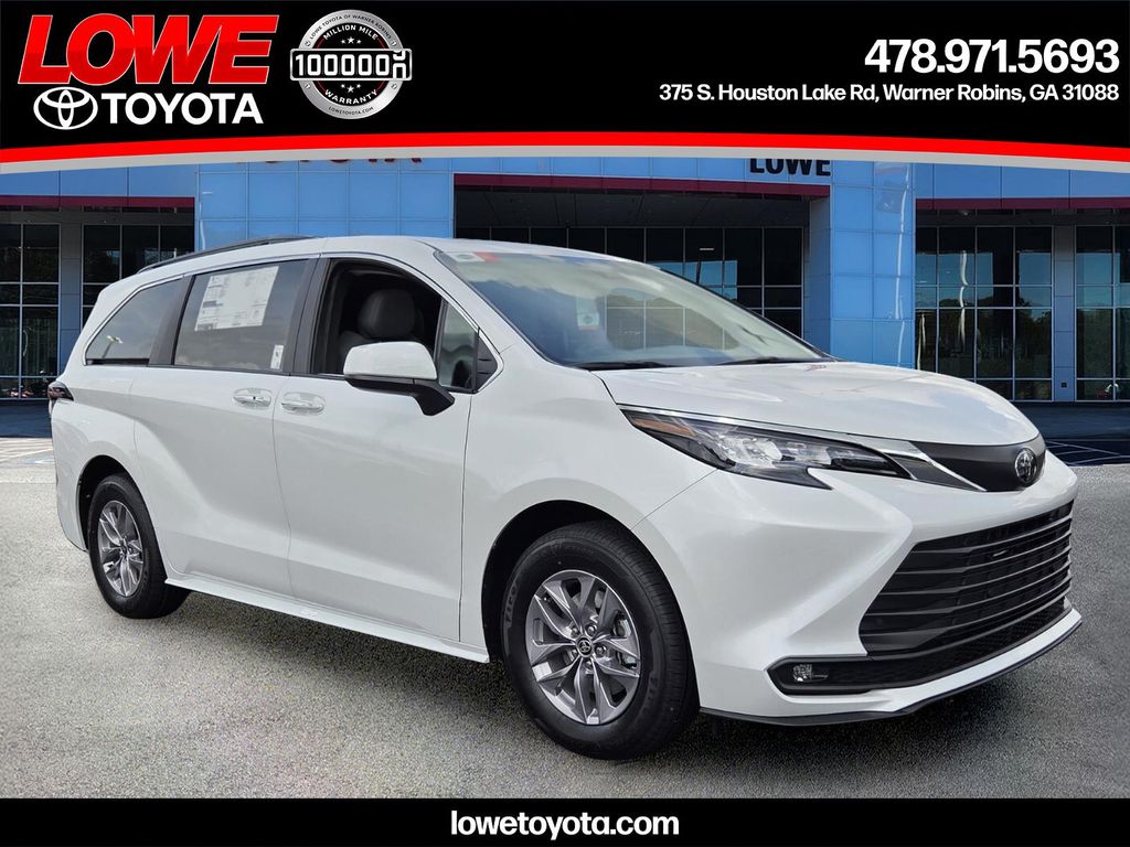 2026 Toyota Sienna XLE 8-Passenger Hybrid FWD's photo