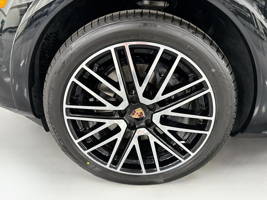 Thumbnail: 2026 Porsche Cayenne - 30