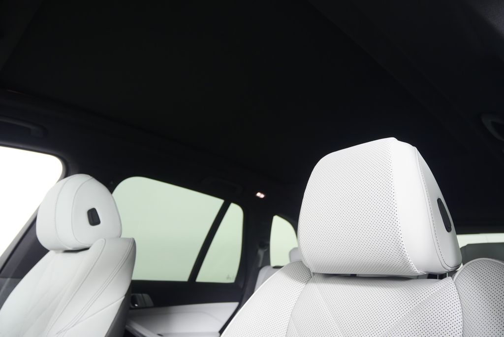 Thumbnail: 2026 BMW X5 - 12
