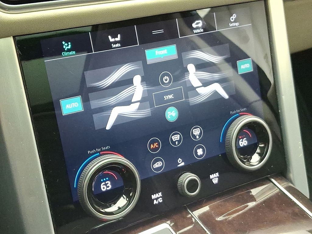 Thumbnail: 2020 Land Rover Range Rover - 17