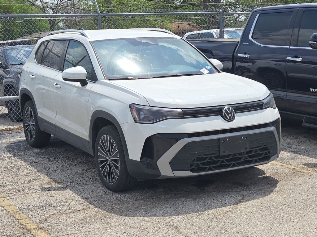 Pure White 2025 Volkswagen Taos SE FWD SUV / Crossover Front-Wheel Drive 8-Speed Automatic