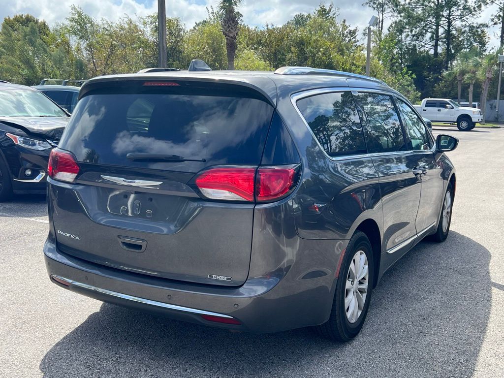 2019 Chrysler Pacifica Touring L 3