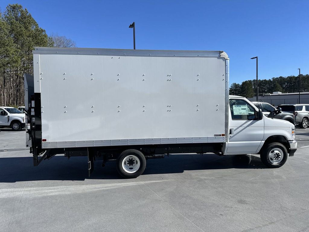 2024 Ford E-450SD Base 8