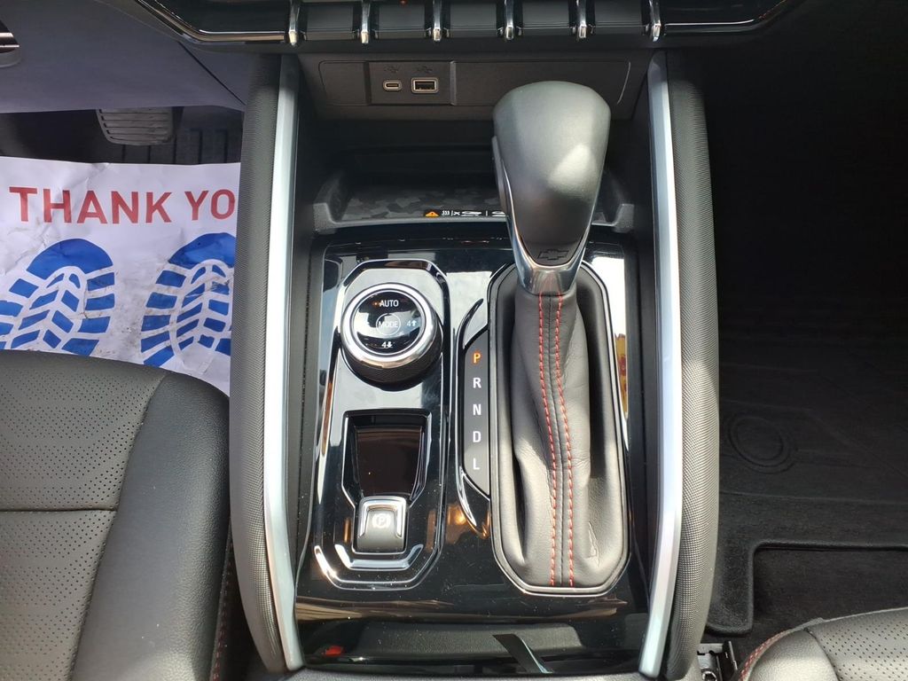 Used 2025 Black Chevrolet Z71 image 26