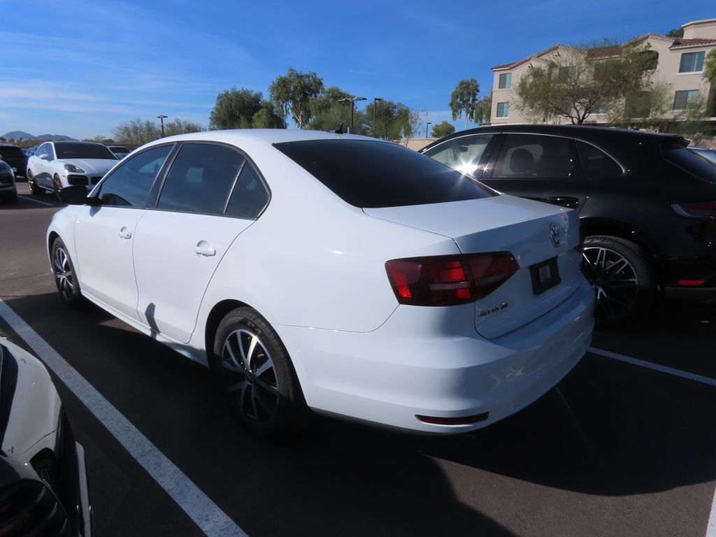 Thumbnail: 2016 Volkswagen Jetta - 4