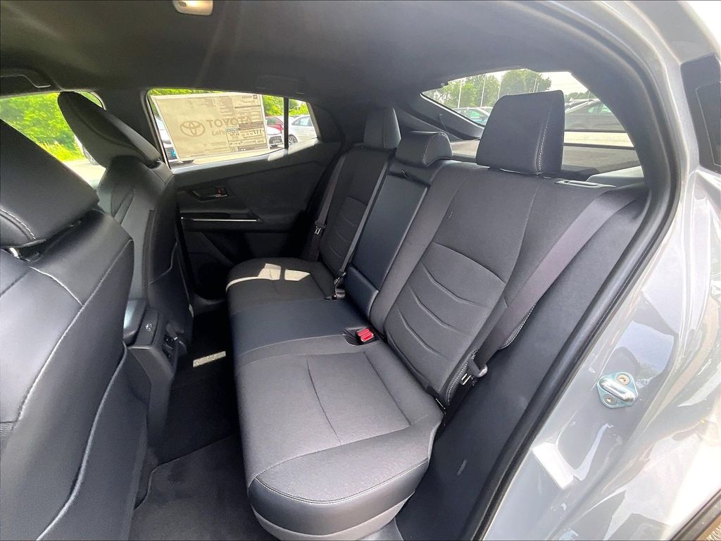 2026 Toyota C-HR — photo 15