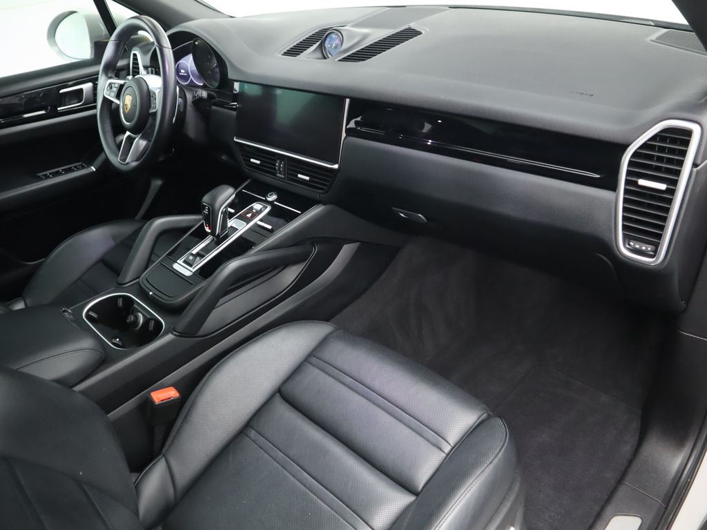 Thumbnail: 2021 Porsche Cayenne - 18