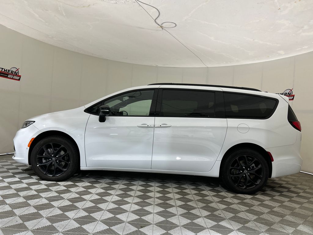 New 2026 White Chrysler Limited image 2