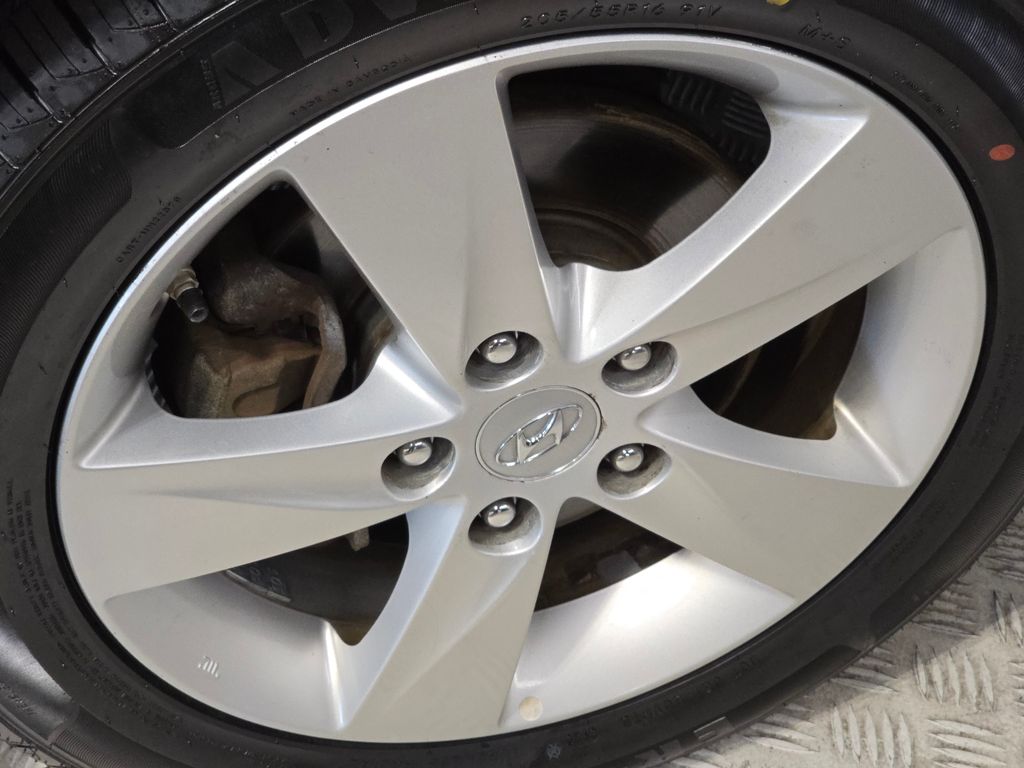 2013 Hyundai Elantra GLS photo 9
