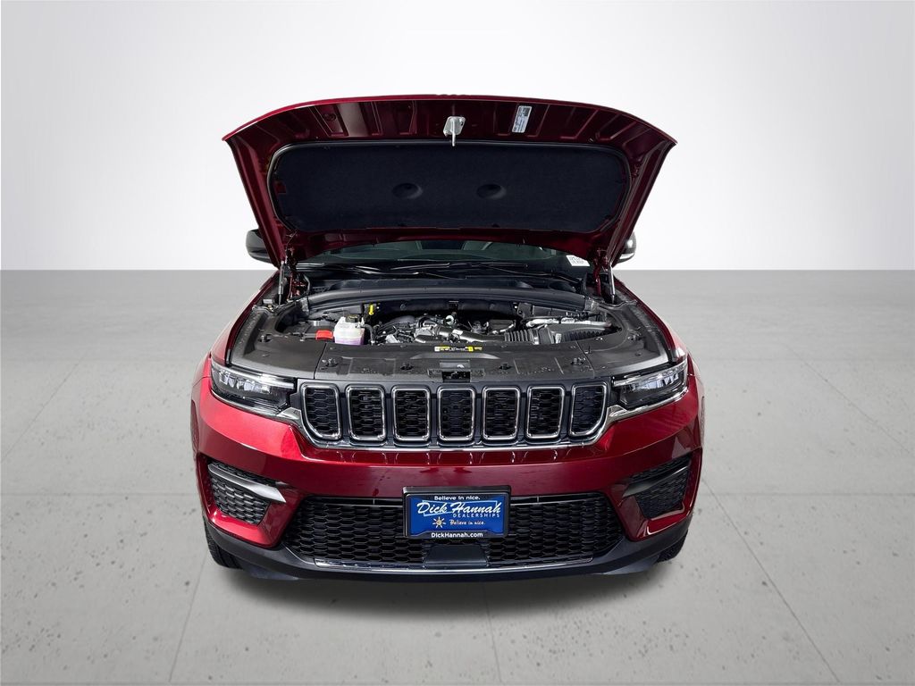 2025 Jeep Grand Cherokee Laredo