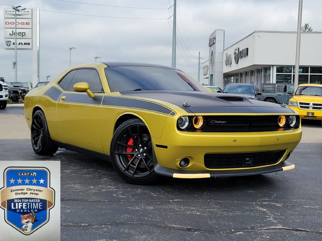 Gold Rush 2021 Dodge Challenger Coupe Rear-Wheel Drive 8-Speed Automatic