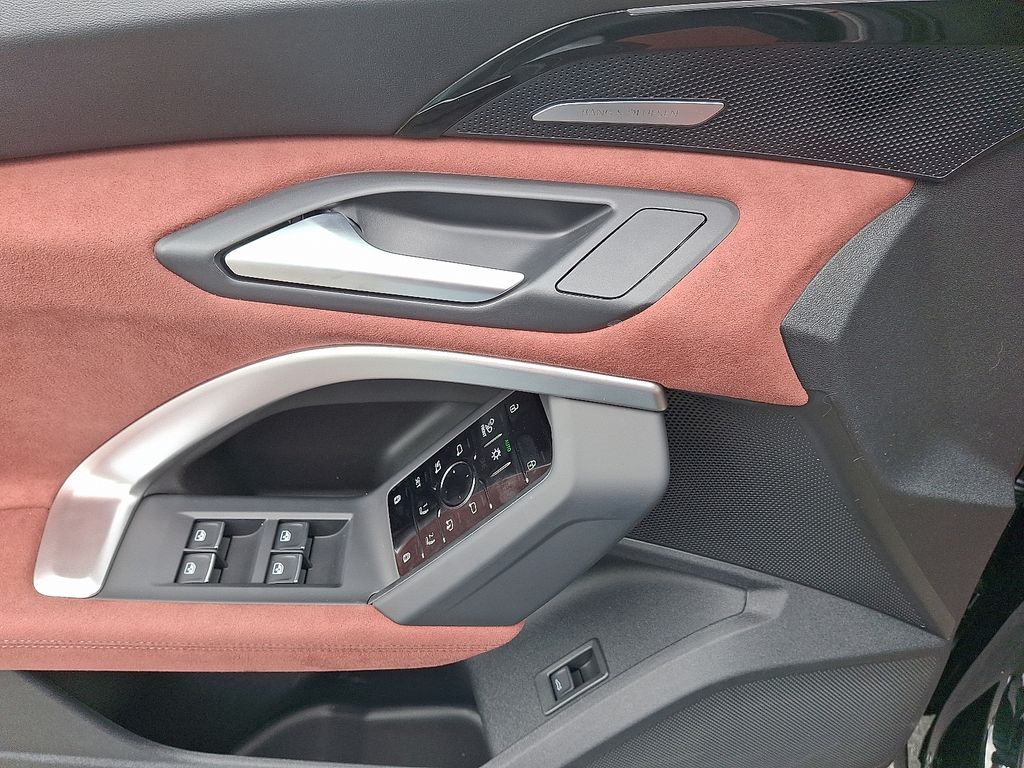 Thumbnail: 2025 Audi SQ5 - 9