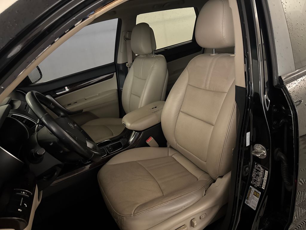 Used 2014 Black Kia EX image 18