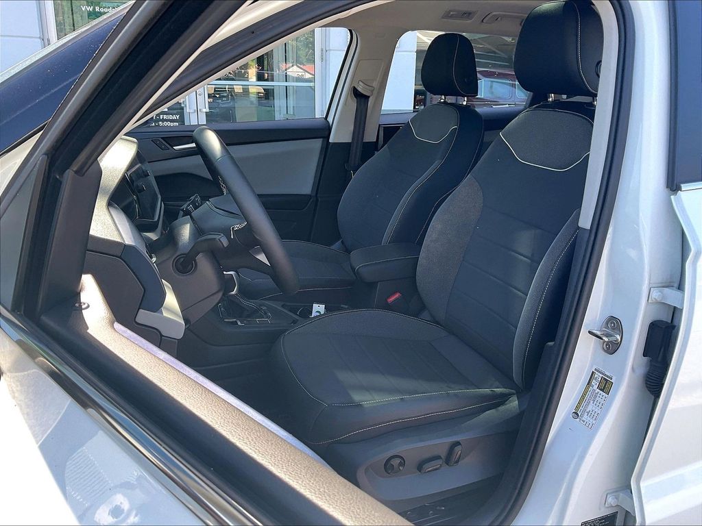 2023 Volkswagen Taos — photo 10