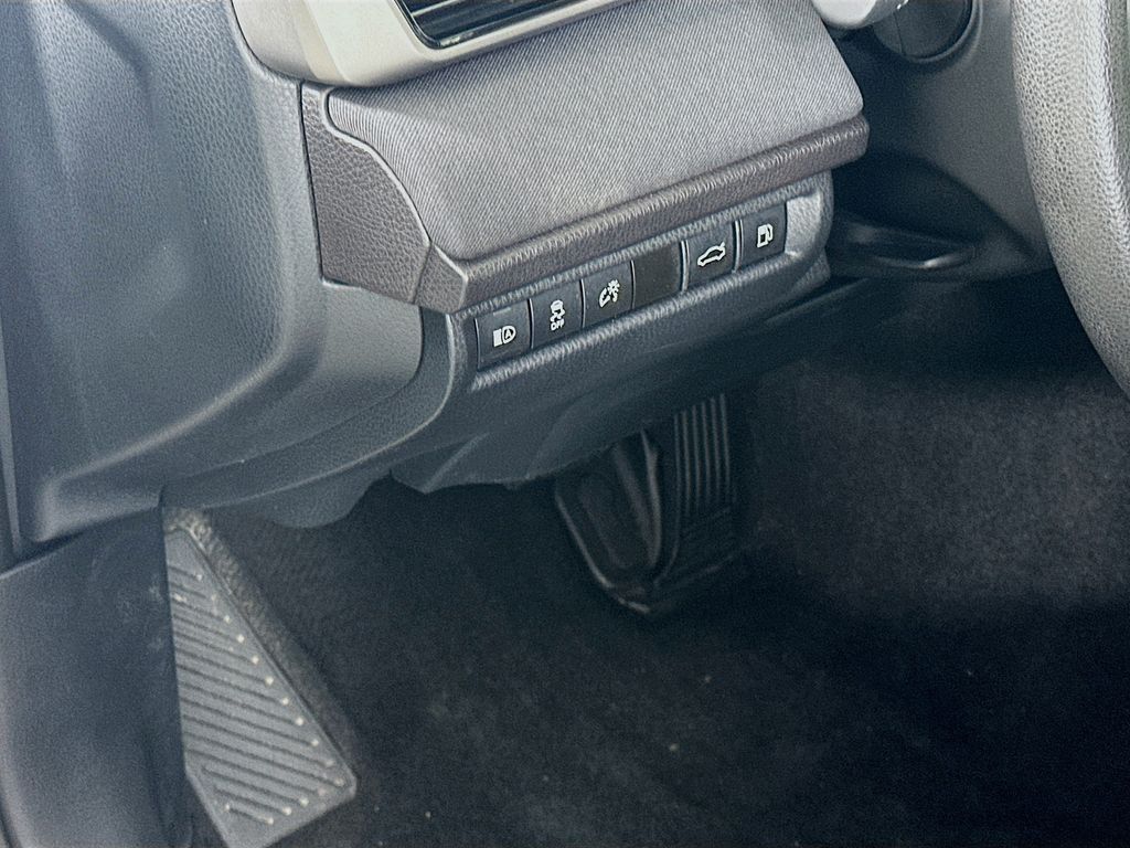 Thumbnail: 2025 Toyota Camry - 10