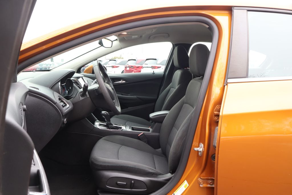 Thumbnail: 2017 Chevrolet Cruze - 29