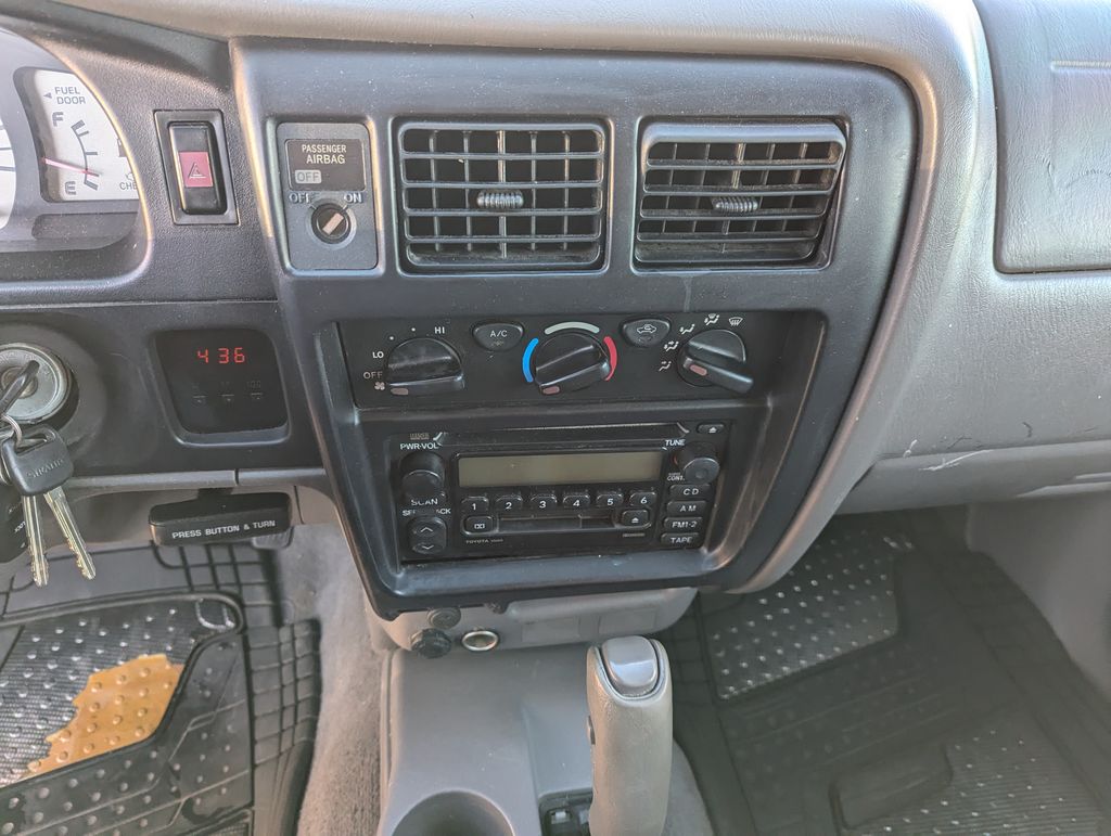 2004 Toyota Tacoma PreRunner 21