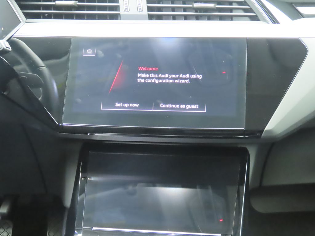 Thumbnail: 2024 Audi Q8 e-tron - 14