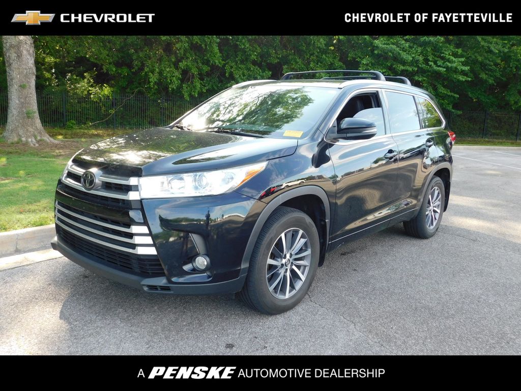 2018 Toyota Highlander XLE Hero Image