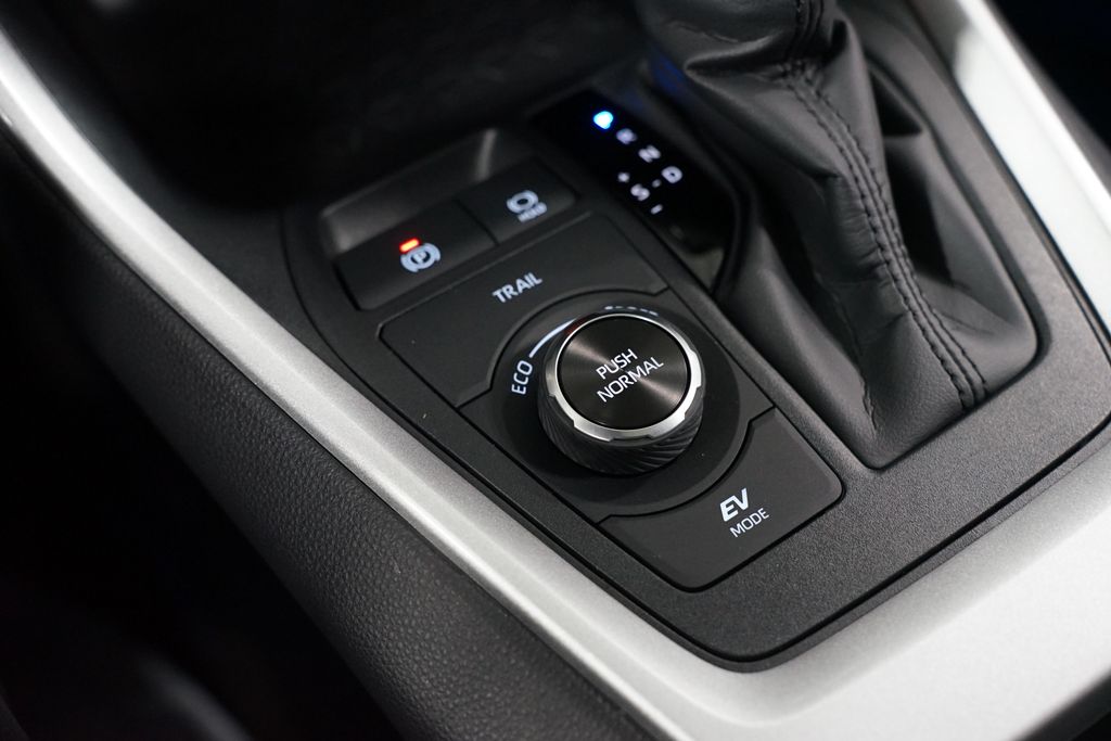 Thumbnail: 2025 Toyota RAV4 - 22