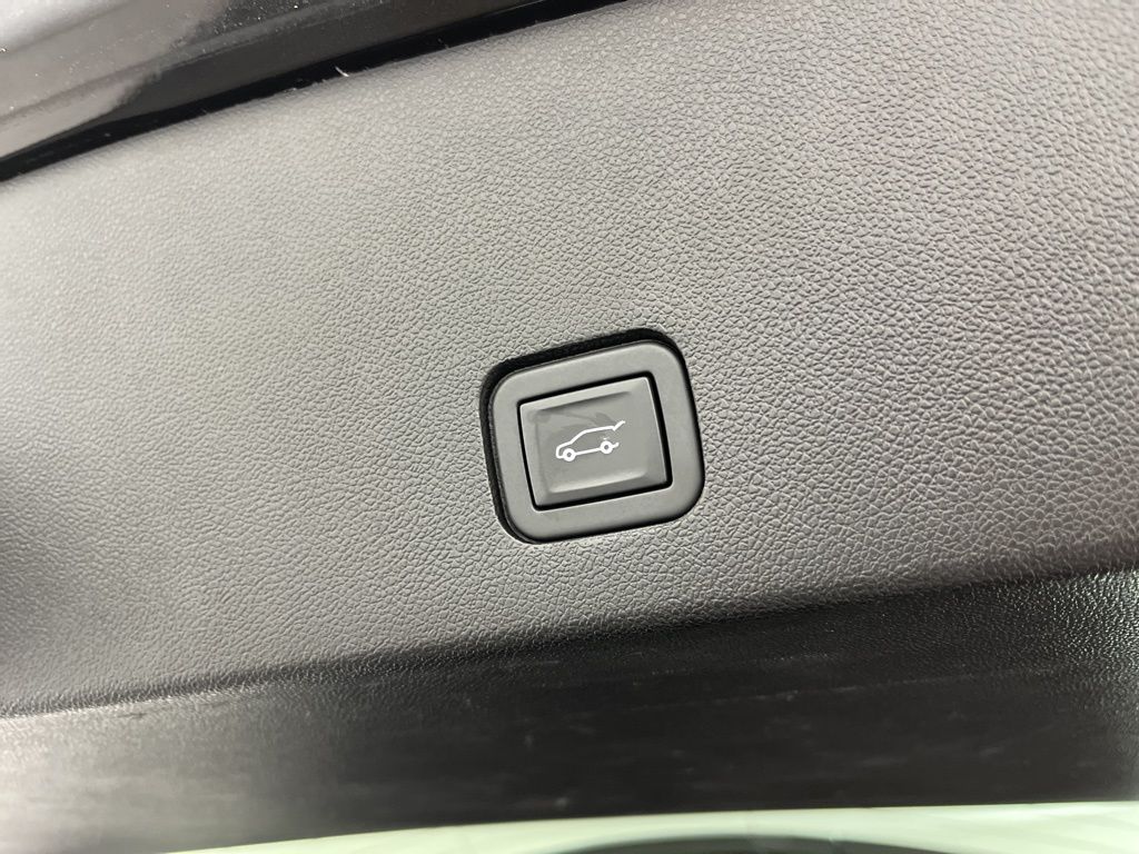 Thumbnail: 2020 Cadillac XT6 - 11