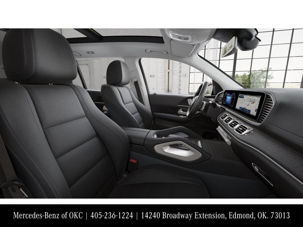 2026 Mercedes Benz GLS 450 4MATIC photo 4