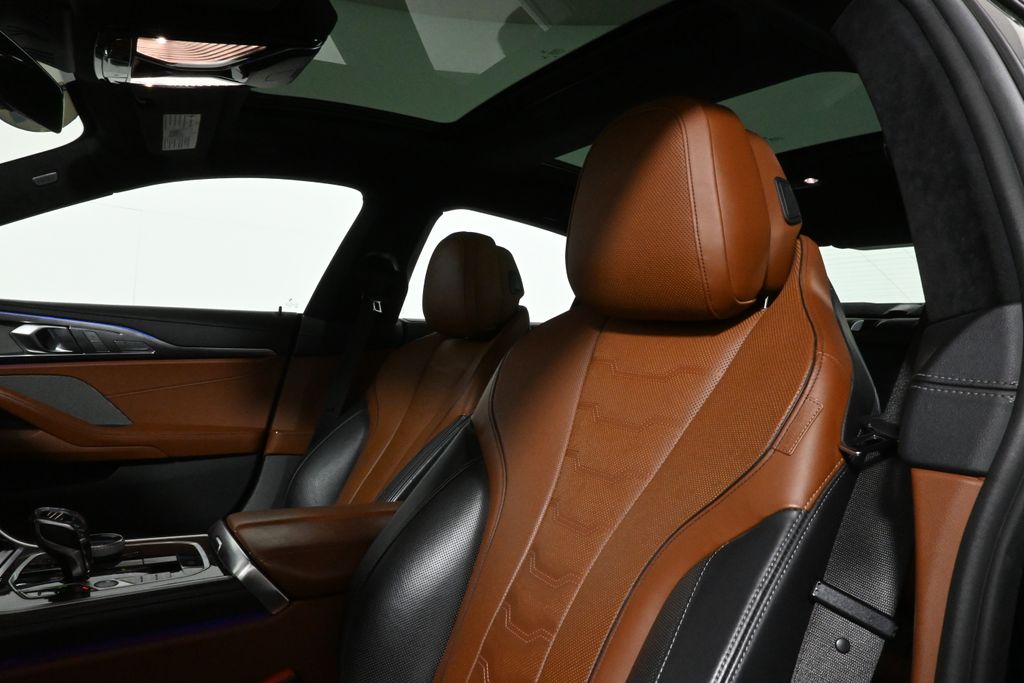 Thumbnail: 2022 BMW 8 Series - 16