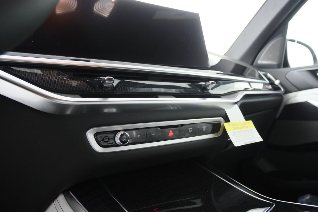 Thumbnail: 2026 BMW X5 - 21