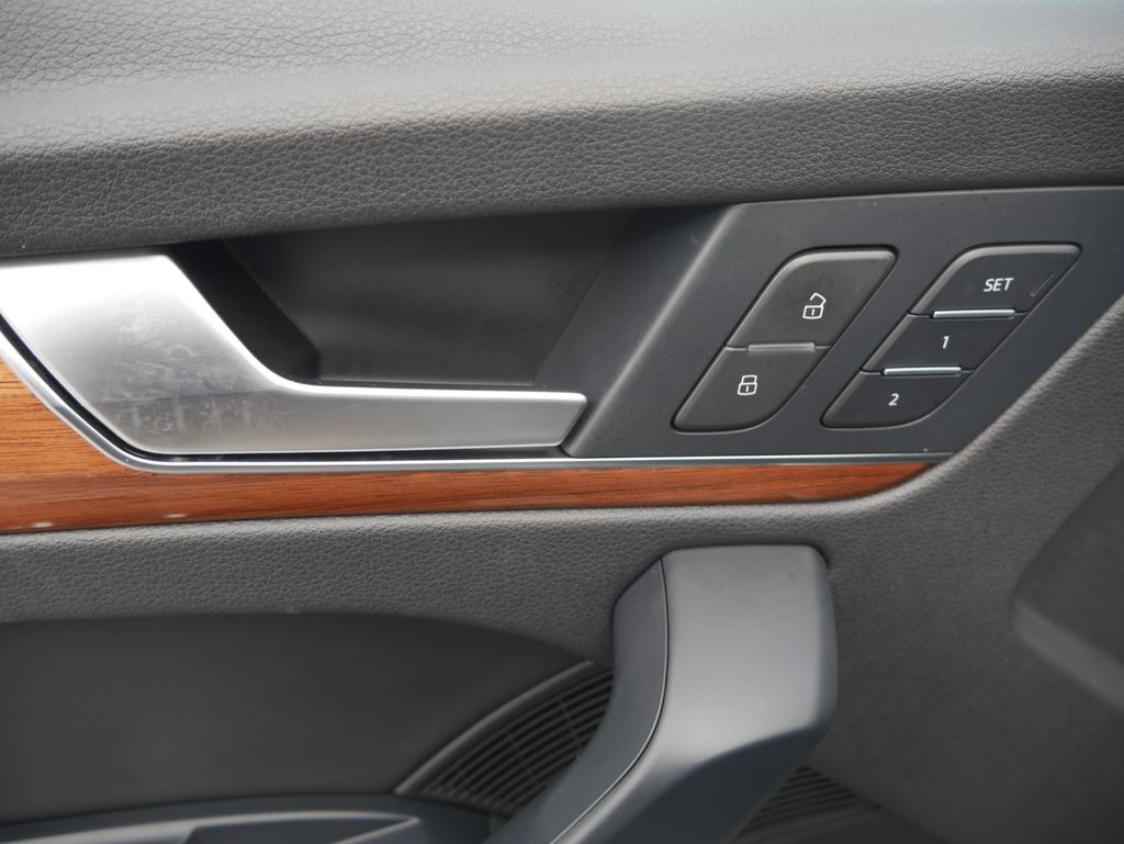 Thumbnail: 2022 Audi Q5 - 17