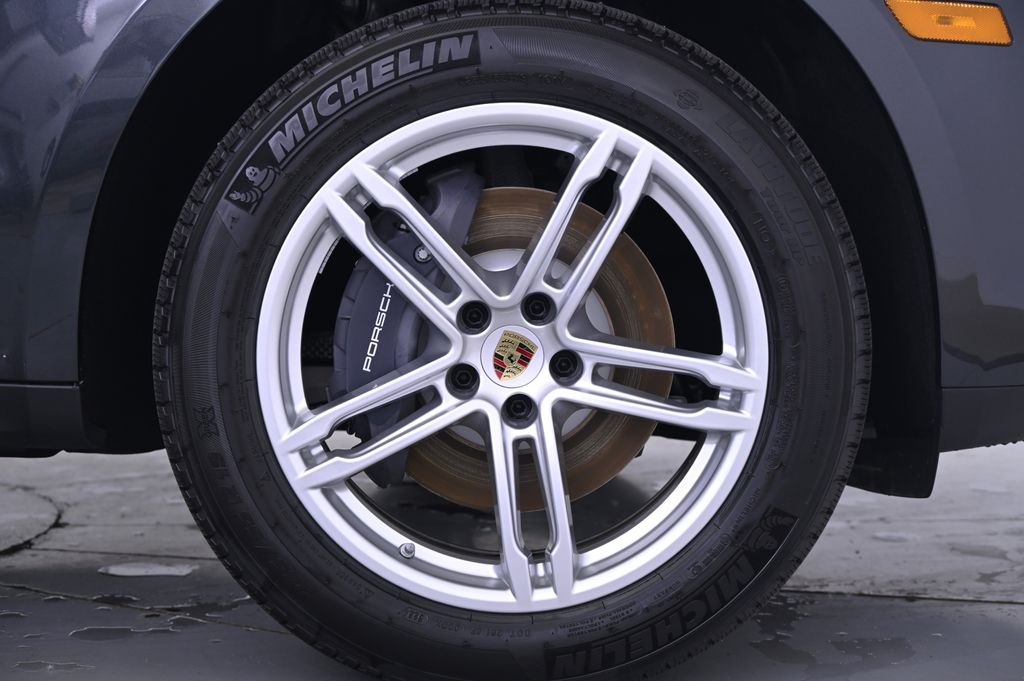 Thumbnail: 2025 Porsche Macan - 18