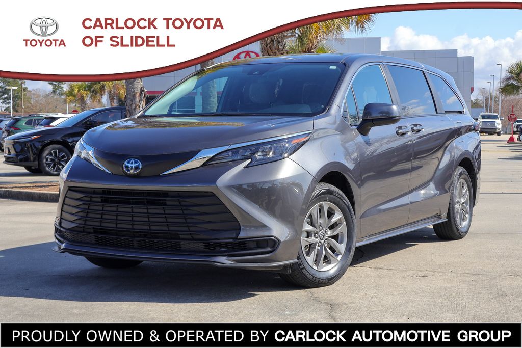 2025 Toyota Sienna LE 8-Passenger FWD