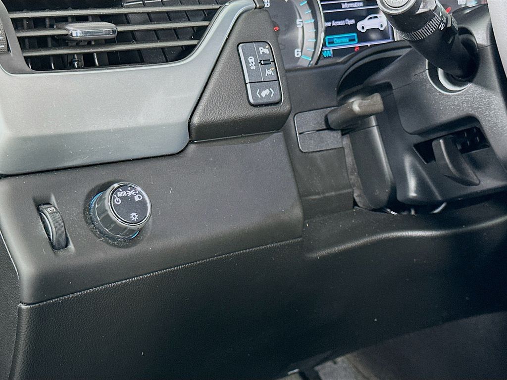 Thumbnail: 2017 Chevrolet Tahoe - 10