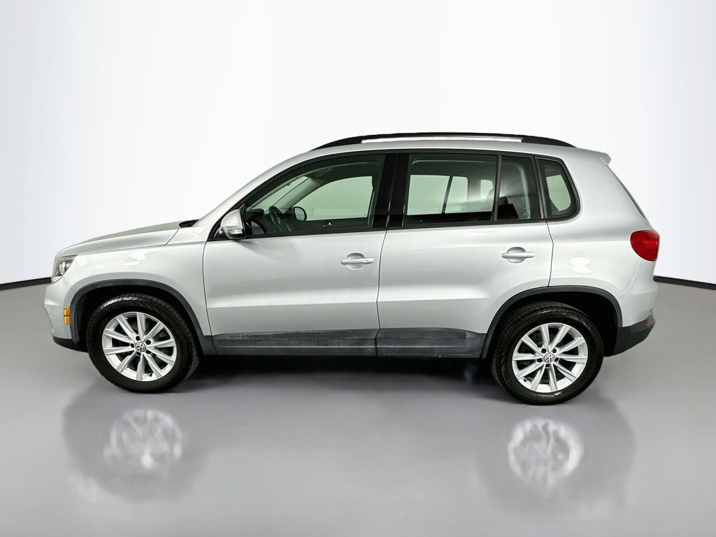 Thumbnail: 2017 Volkswagen Tiguan - 8