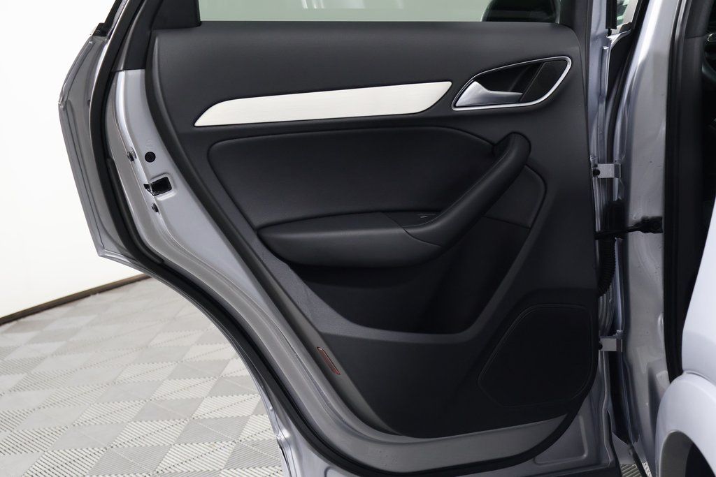 Thumbnail: 2018 Audi Q3 - 13